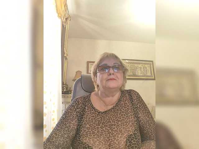 KarinkaSweet's BongaCams show and profile