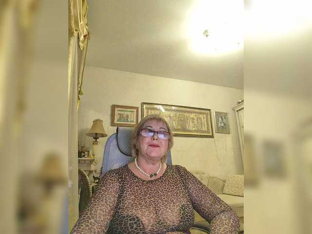 KarinkaSweet's BongaCams show and profile