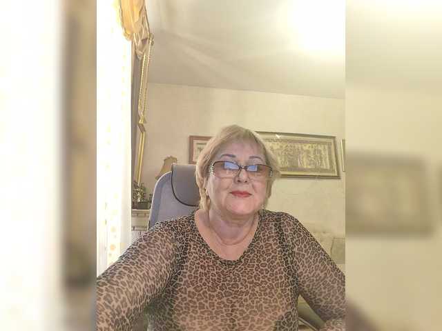 KarinkaSweet's BongaCams show and profile