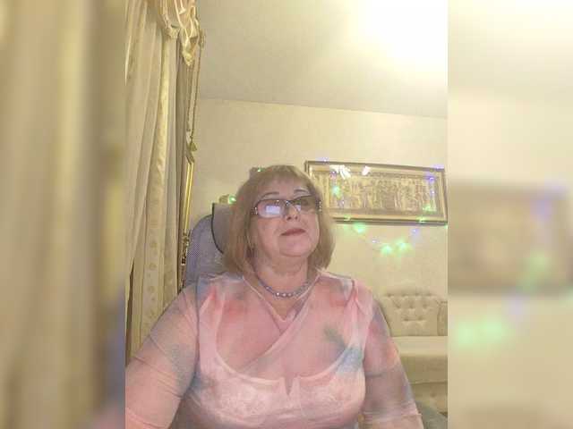 KarinkaSweet's BongaCams show and profile