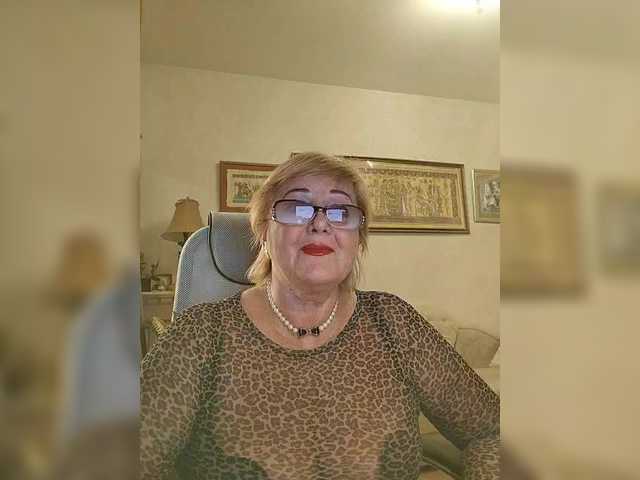 KarinkaSweet's BongaCams show and profile