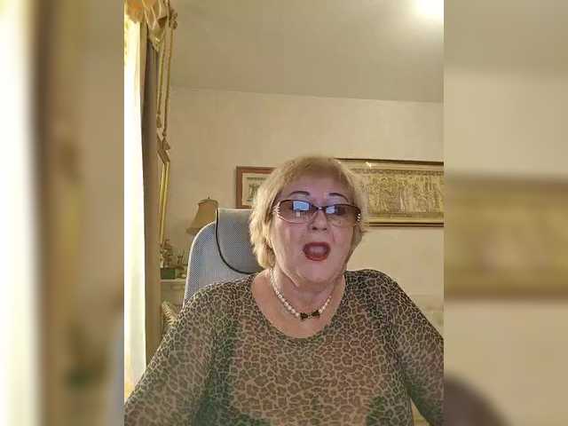 KarinkaSweet's BongaCams show and profile