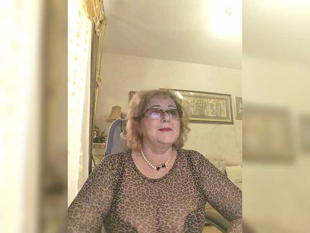 KarinkaSweet's BongaCams show and profile