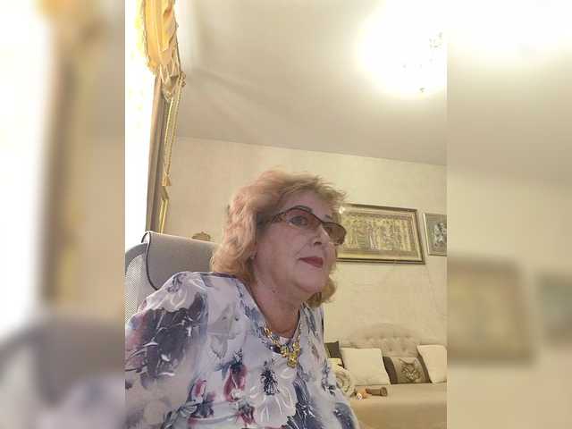 KarinkaSweet's BongaCams show and profile