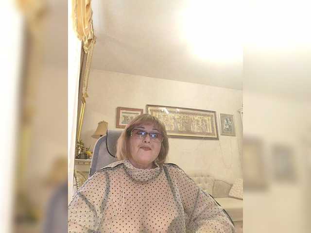 KarinkaSweet's BongaCams show and profile