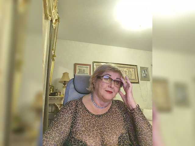 KarinkaSweet's BongaCams show and profile