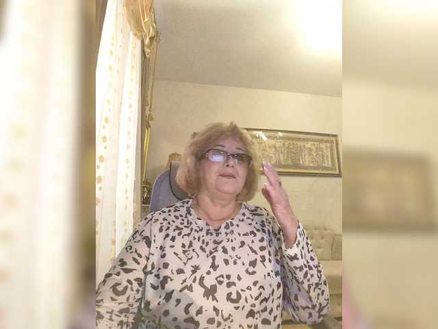 KarinkaSweet's BongaCams show and profile