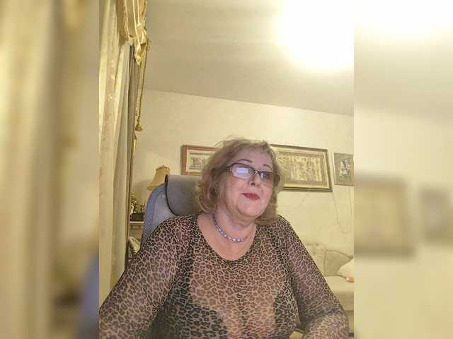 KarinkaSweet's BongaCams show and profile