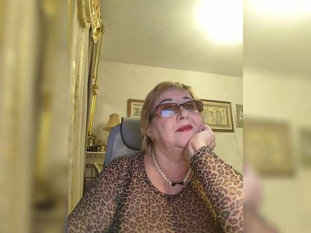 KarinkaSweet's BongaCams show and profile