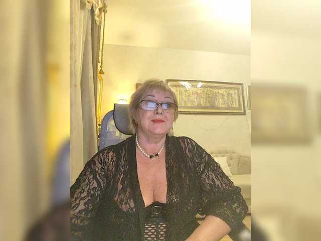 KarinkaSweet's BongaCams show and profile