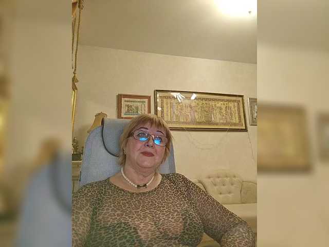 KarinkaSweet's BongaCams show and profile