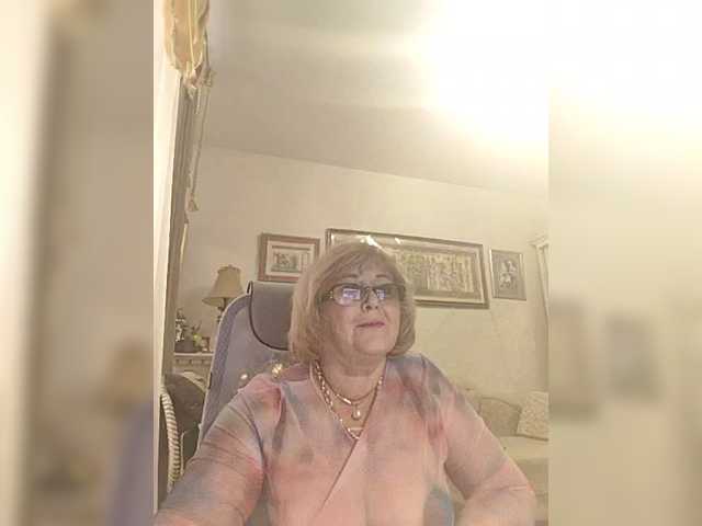 KarinkaSweet's BongaCams show and profile