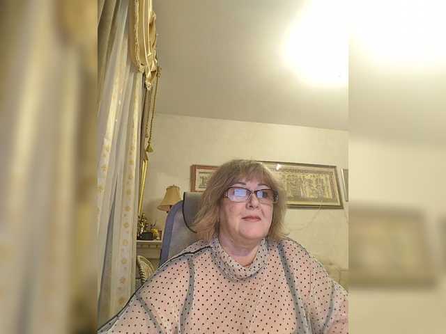 KarinkaSweet's BongaCams show and profile