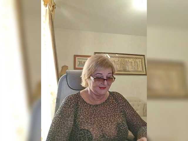 KarinkaSweet's BongaCams show and profile