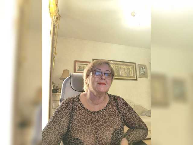 KarinkaSweet's BongaCams show and profile