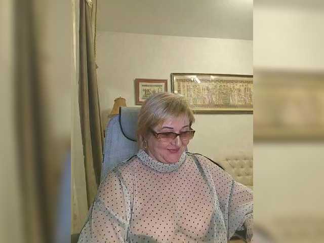 KarinkaSweet's BongaCams show and profile