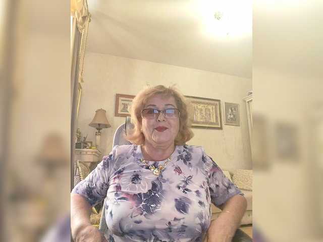 KarinkaSweet's BongaCams show and profile