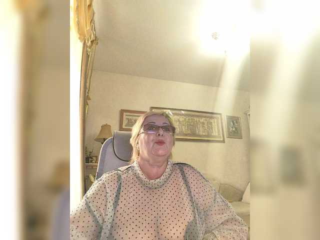 KarinkaSweet's BongaCams show and profile