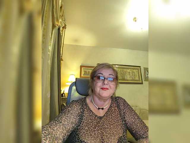 KarinkaSweet's BongaCams show and profile