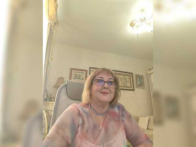 KarinkaSweet's BongaCams show and profile