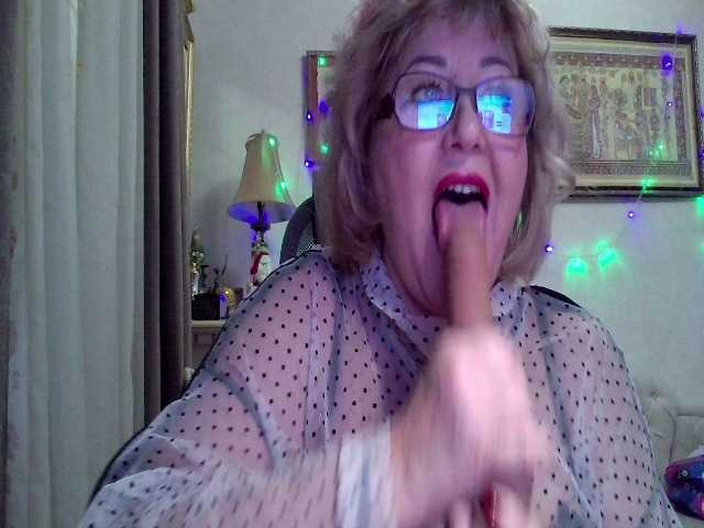 KarinkaSweet's BongaCams show and profile