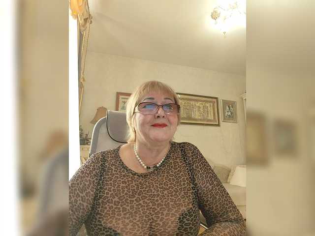 KarinkaSweet's BongaCams show and profile