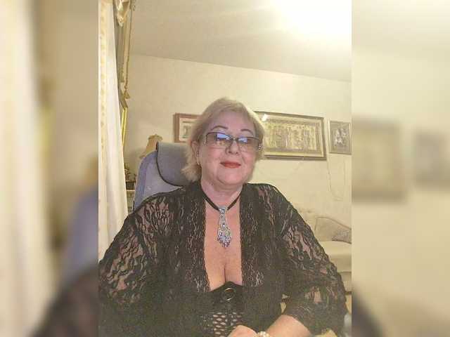 KarinkaSweet's BongaCams show and profile