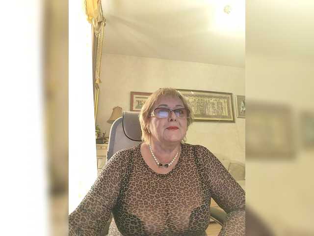 KarinkaSweet's BongaCams show and profile