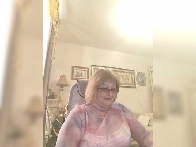 KarinkaSweet's BongaCams show and profile