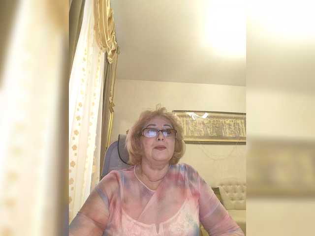 KarinkaSweet's BongaCams show and profile