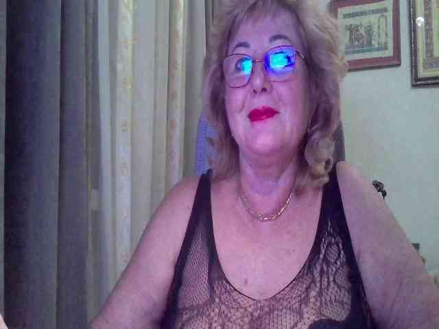 KarinkaSweet webcam
