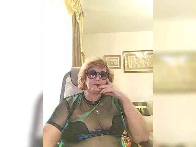 KarinkaSweet webcam