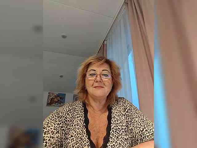KarinkaSweet webcam