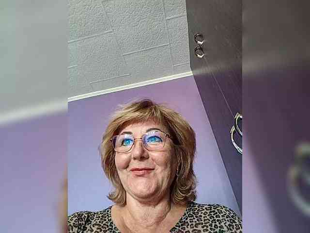 KarinkaSweet webcam