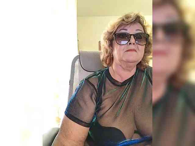 KarinkaSweet webcam
