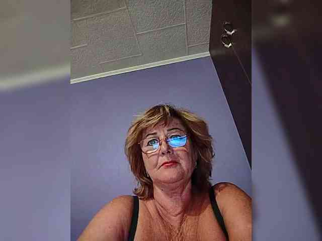 KarinkaSweet webcam