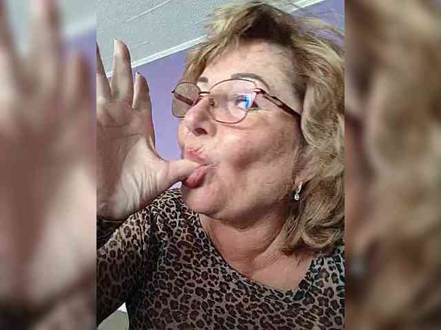 KarinkaSweet webcam