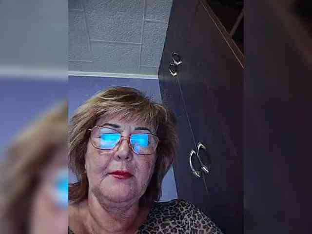 KarinkaSweet webcam