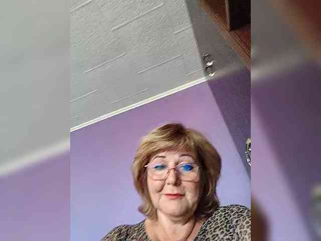 KarinkaSweet webcam
