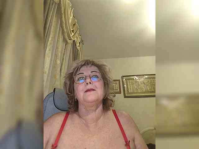KarinkaSweet webcam