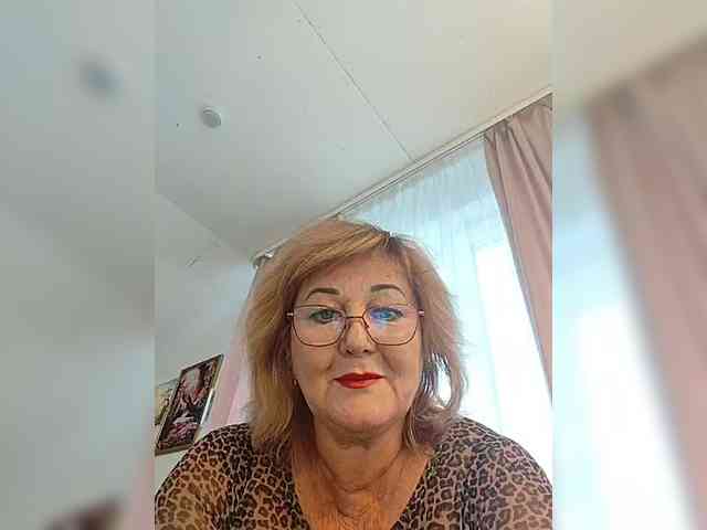 KarinkaSweet webcam