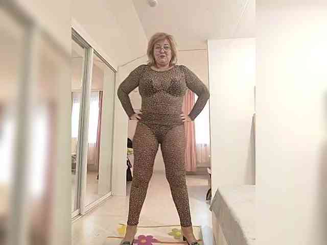 KarinkaSweet webcam