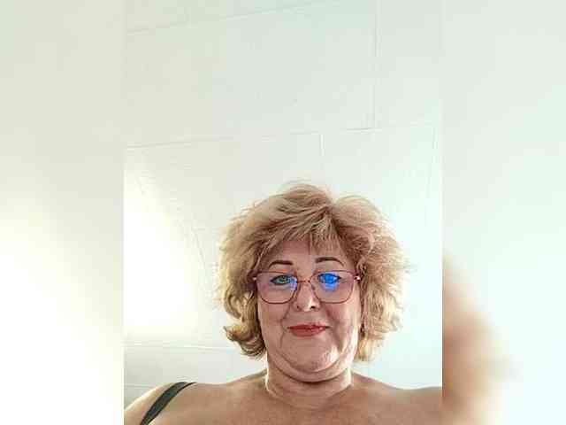 KarinkaSweet webcam