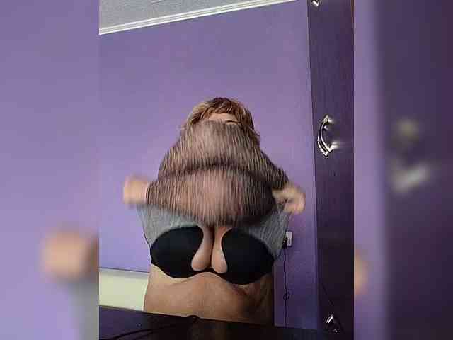 KarinkaSweet webcam