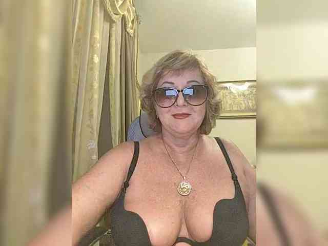 KarinkaSweet webcam