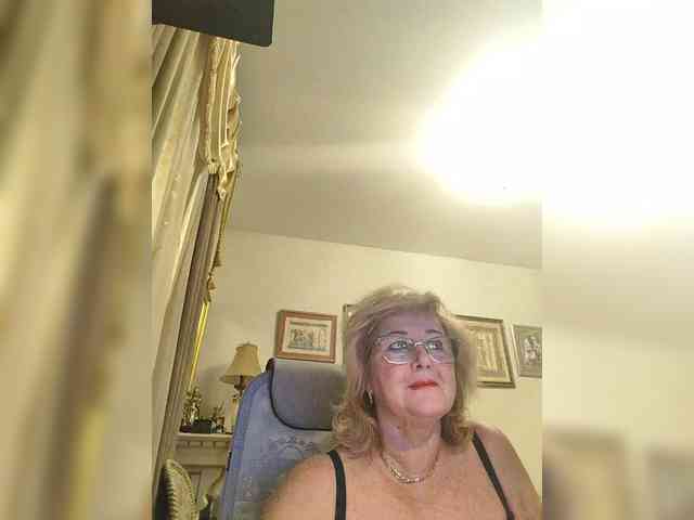 KarinkaSweet webcam