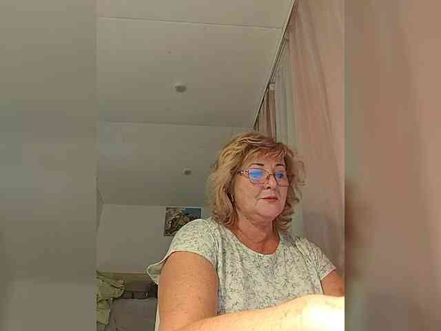 KarinkaSweet webcam