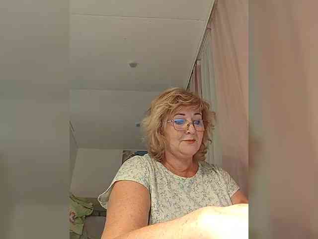 KarinkaSweet webcam