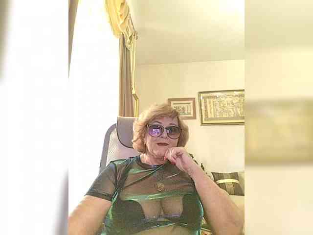 KarinkaSweet webcam