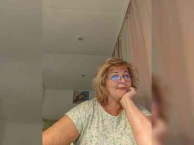 KarinkaSweet webcam